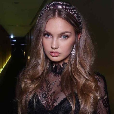 Romee Strijd Biography 